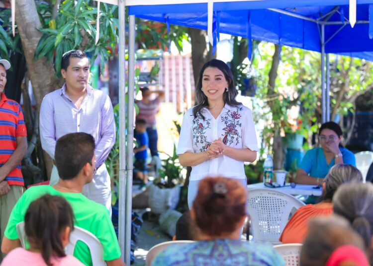 Diputados organizan jornada médica y entregan sillas de ruedas