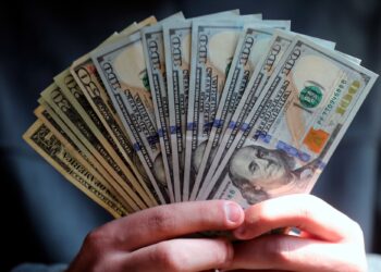 Un hombre recibió por error un boleto de lotería y gana el premio mayor