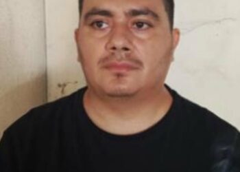 Capturan a sujeto que transportaba 240 porciones de droga en su vehículo