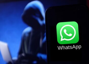 Hackers usan WhatsApp para espiar a usuarios por medio de los micrófonos de sus celulares