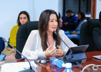Ministra de Vivienda detalla a diputados fuerte inversión proyectada en las comunidades para 2024