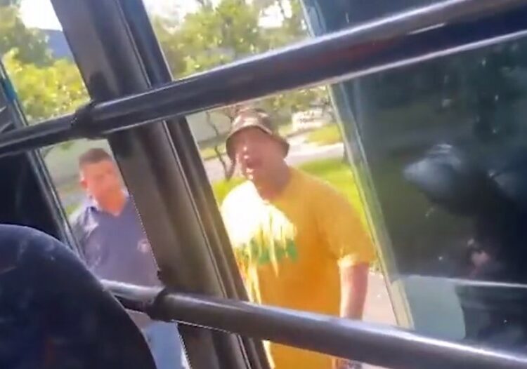 Capturan a motociclista tras agredir a un microbusero de la ruta 17