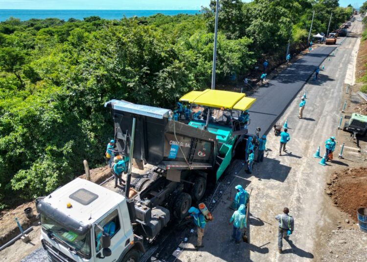 Avanza proyecto de construcción de calle en Punta Mango que contará con novedoso sistema de alumbrado