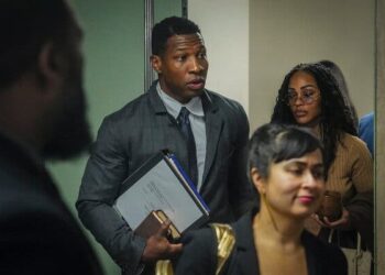 Jonathan Majors: Fiscal muestra video de cómo aventó a su ex dentro del coche