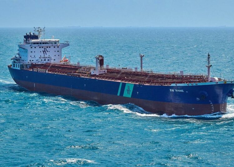 Un buque petrolero de Noruega fue atacado por rebeldes hutíes con un misil frente a las costas de Yemen