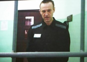 Opositor ruso Navalni reaparece en prisión de Siberia