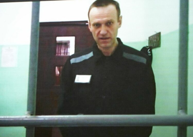 Opositor ruso Navalni reaparece en prisión de Siberia