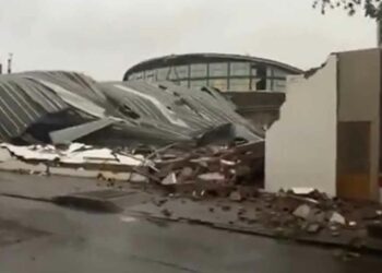 (VIDEOS) Temporal deja 13 fallecidos en un club de Argentina