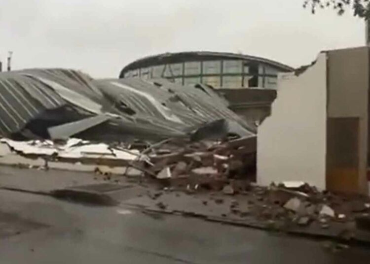 (VIDEOS) Temporal deja 13 fallecidos en un club de Argentina