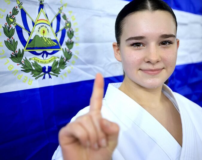 Elena Cerros desea representar al karate salvadoreño