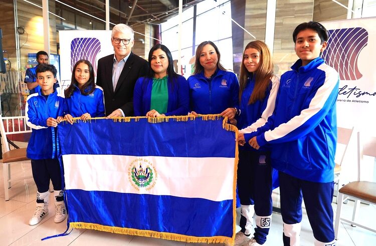 Selección recibe el pabellón para el Campeonato Centroamericano de Atletismo U-13 y U-15
