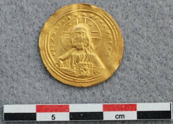 Hallan en Noruega una rara moneda de oro bizantina con el rostro de Jesús
