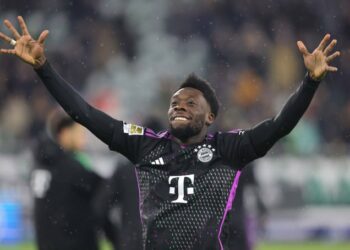 Alphonso Davies debe bajarse el salario para poder ser fichado por el Real Madrid