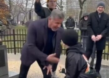 (VIDEO) Niño replica icónica frase de Rocky Balboa y se roba el corazón de Sylvester Stallone
