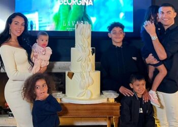 Cristiano Ronaldo y Georgina Rodriguez le regalan bolsos de 1.000 euros a sus hijas de 6 años por Navidad