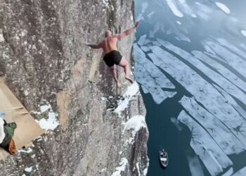 (VIDEO) El ‘último vikingo’ rompe el récord de salto mortal con una escalofriante caída en plancha desde 40 metros