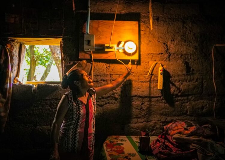 CEL presenta a los 14 gobernadores proyecto para proveer 100 por ciento de energía eléctrica al país para 2030