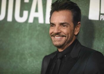 Retienen a Eugenio Derbez en aeropuerto de Nueva York por una extraña sandía