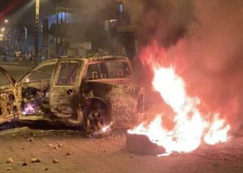 Incendiaron ocho vehículos y actos violentos en Ecuador