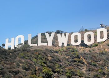 El sorprendente origen del letrero de Hollywood que cumple 100 años