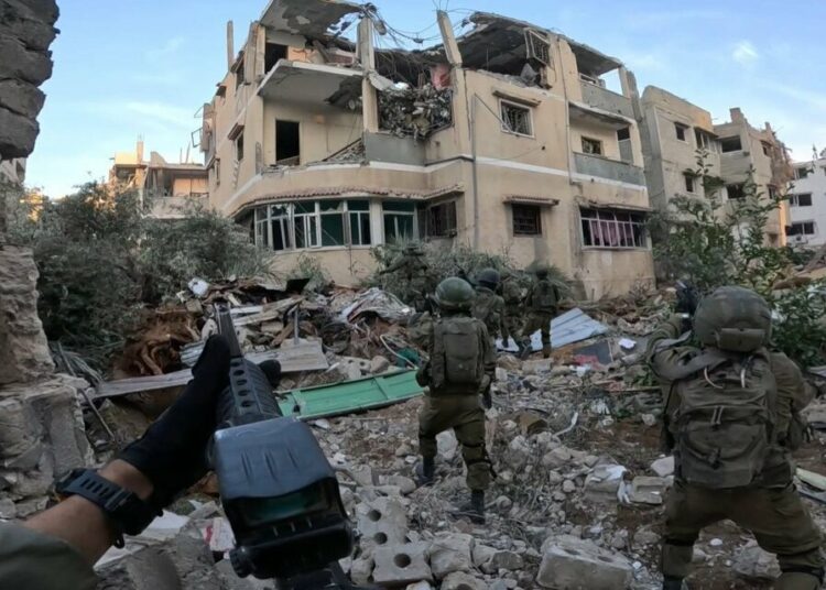 (VIDEOS) Israel y Hamás libran fuertes combates en el sur de Gaza