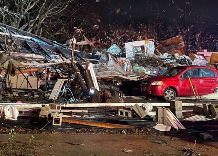 Seis muertos y 23 heridos tras el paso de una serie de tornados que tocaron tierra cerca de Nashville
