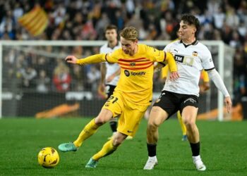 El Barça sigue en el bache y empata en Mestalla