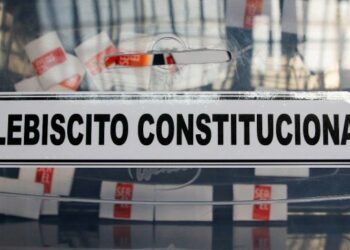 Abren mesas para segunda elección constitucional en Chile