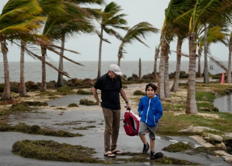 Tormenta causa inundaciones y obliga a cancelar eventos en la Florida