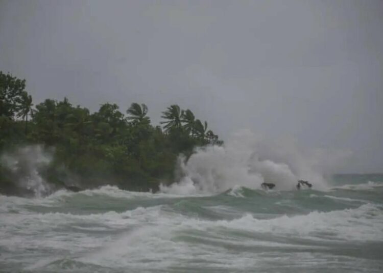 Más de 11.700 evacuados por tormenta en el sur de Filipinas