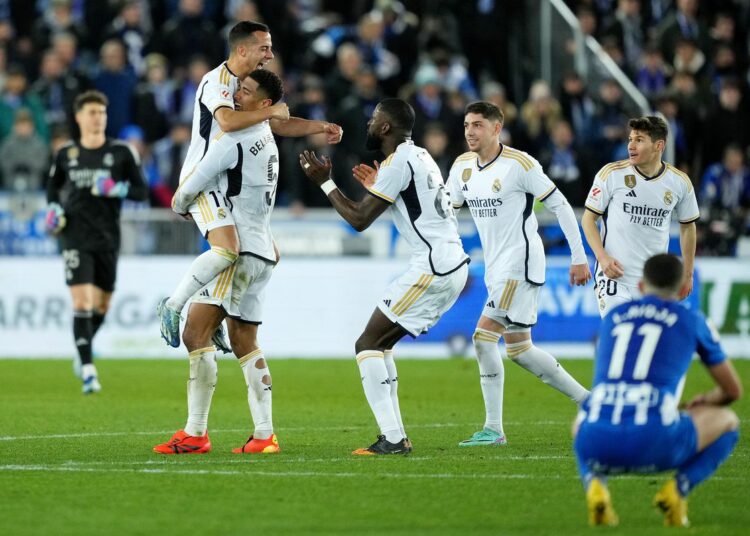 Real Madrid vence al Alavés y cerrará el año como líder de LaLiga