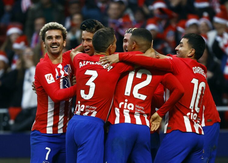 El Atlético despide 2023 con victoria y le arrebata la tercera plaza al Barça