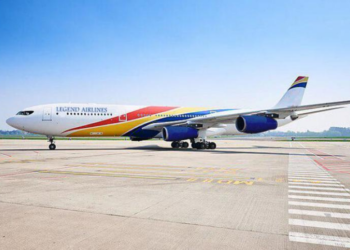 Avión con 300 pasajeros indios sigue inmovilizado en Francia por sospecha de tráfico de personas