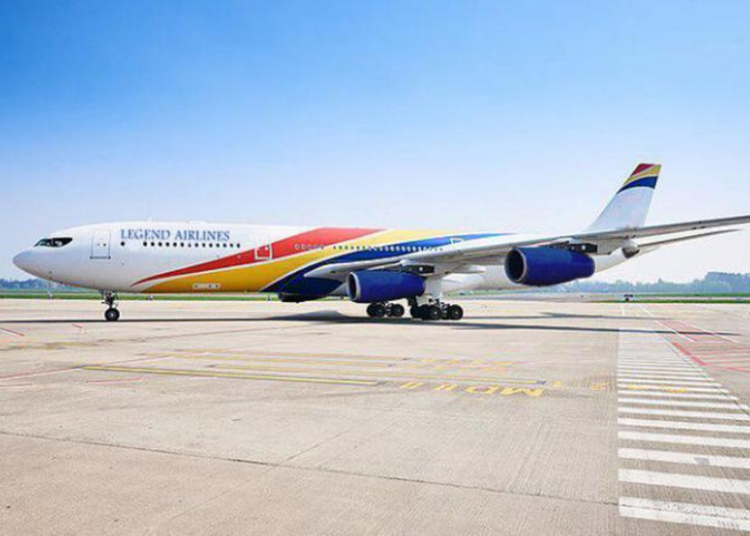 Avión con 300 pasajeros indios sigue inmovilizado en Francia por sospecha de tráfico de personas