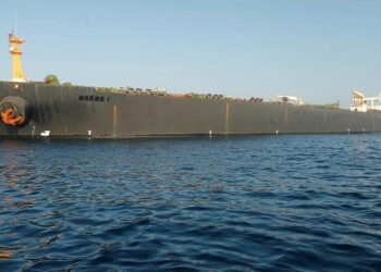 Intercambio de disparos en un ataque a barco en el mar Rojo