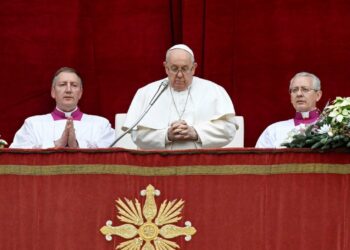 El Papa Francisco reza por la paz mundial en vísperas del Año Nuevo