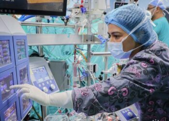 Hospital Bloom recibe modernos equipos para cirugías de corazón abierto