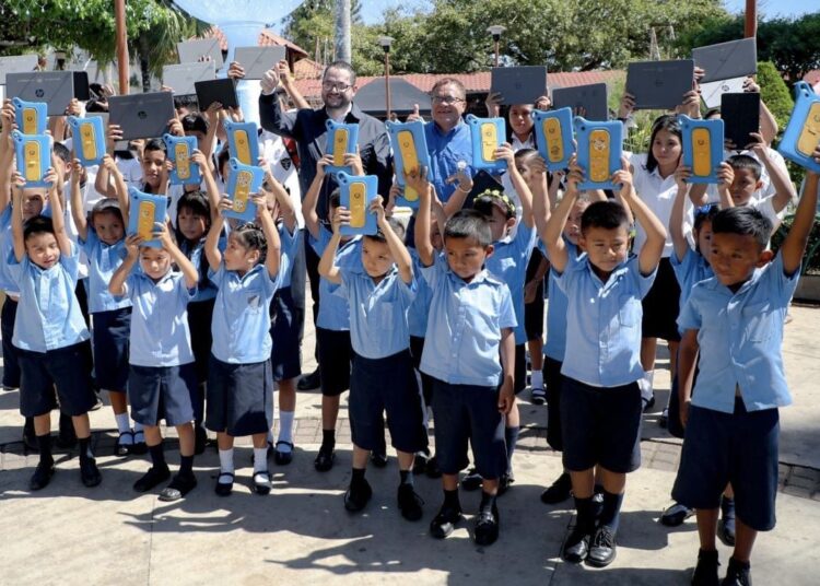 Instalan internet satelital en Nahuizalco y San Julian, Sonsonate