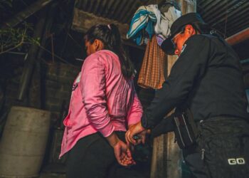 Fiscalía, PNC y Embajada de EE.UU. logran captura de sujetos que creaban perfiles falsos para ofrecer visas americanas