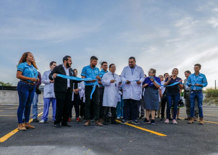 Obras Municipales entregó estacionamiento en el hospital Zacamil
