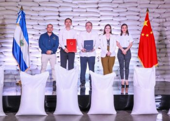 China entrega importante donativo de fertilizantes y cereales a El Salvador
