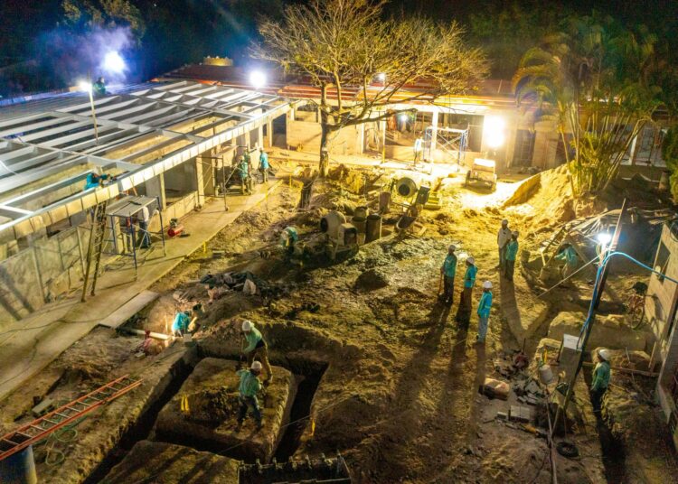 DOM avanza trabajos en horarios diurnos y nocturnos para construcción de centros escolares de Santa Ana