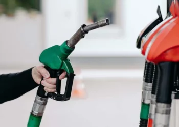 Anuncian una sexta disminución consecutiva en los precios del combustible