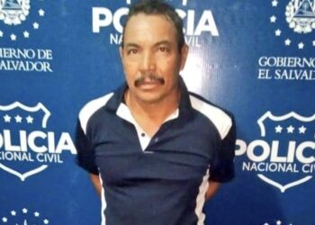 Capturan a conductor ebrio que colisionó contra una patrulla policial