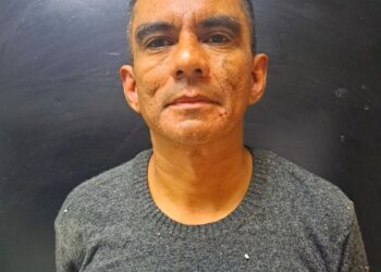 Policía captura a hombre que atacó con navaja a su compañera de vida