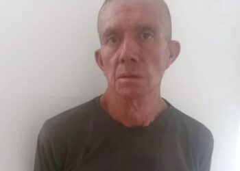 Conductor ebrio que evadió control vehicular y chocó contra valla publicitaria ya fue capturado