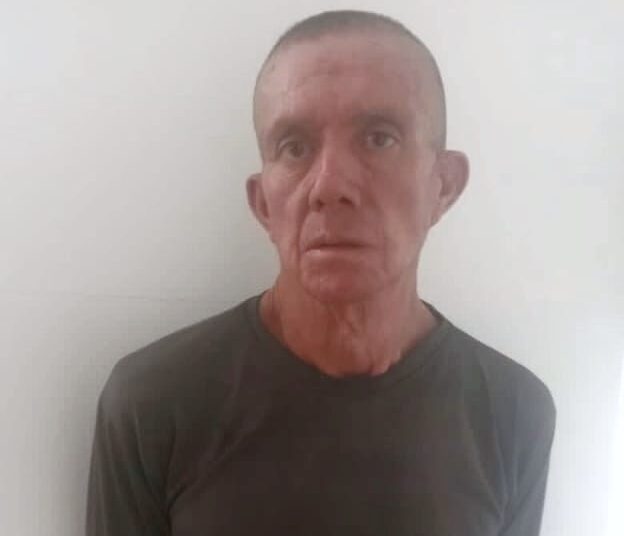 Conductor ebrio que evadió control vehicular y chocó contra valla publicitaria ya fue capturado