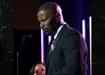 Jamie Foxx reapareció entre lágrimas tras su enfermedad