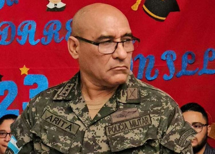 Cae director de cárcel en Honduras con dinero para pandillas