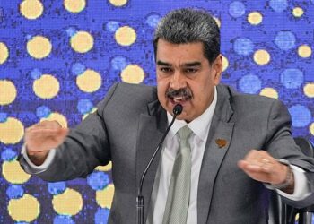Nicolás Maduro ordena una acción conjunta defensiva ante la amenaza del buque militar británico
